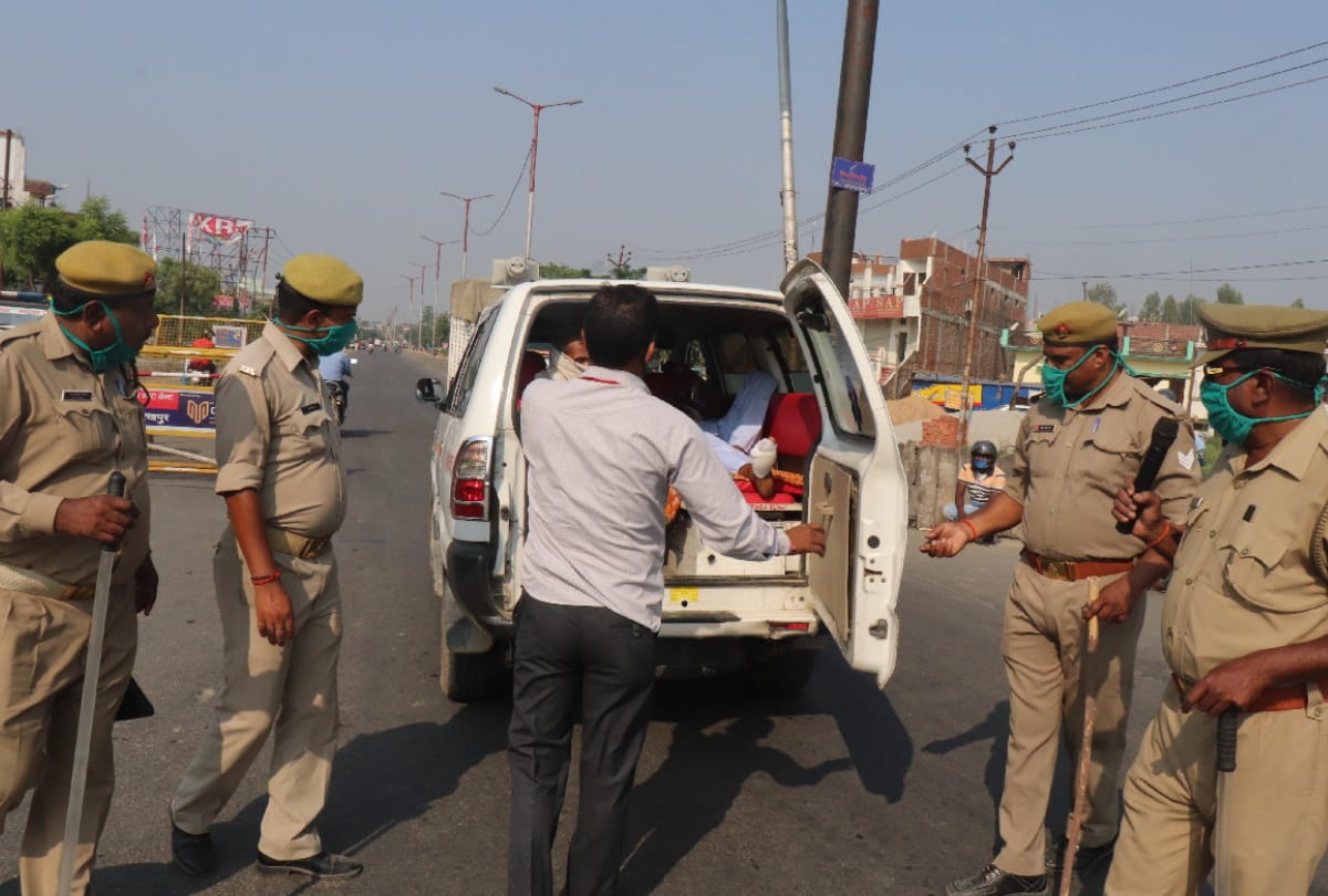 Police punished people for lockdown guideline break in gorakhpur