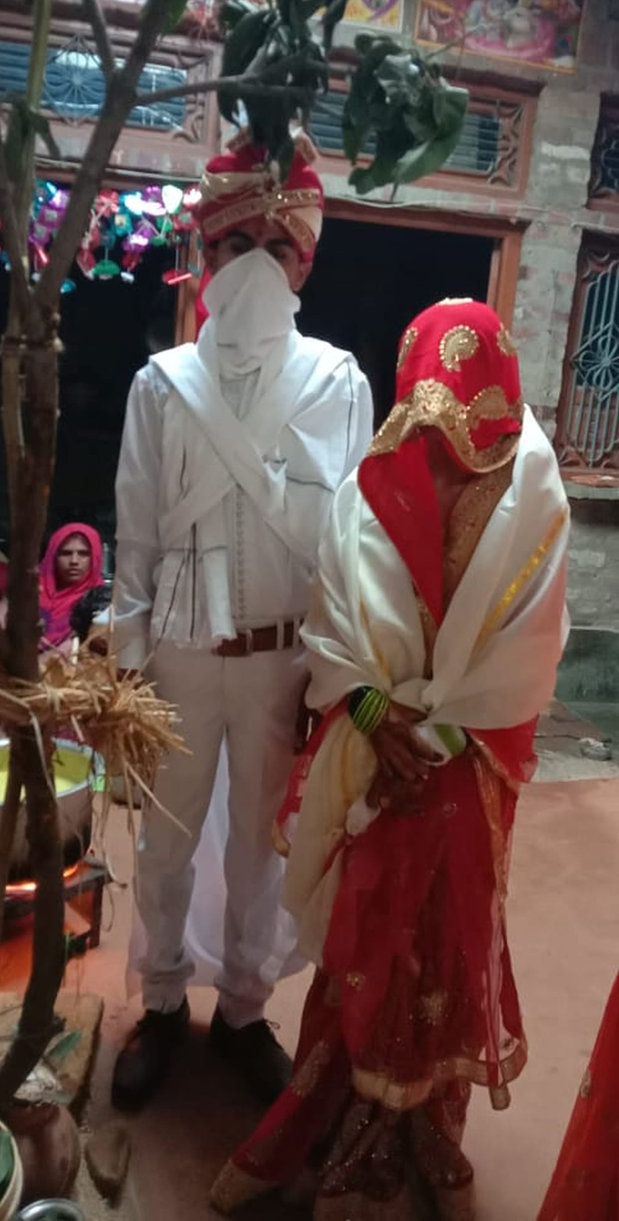 The groom came by bike, police sat on the border overnight