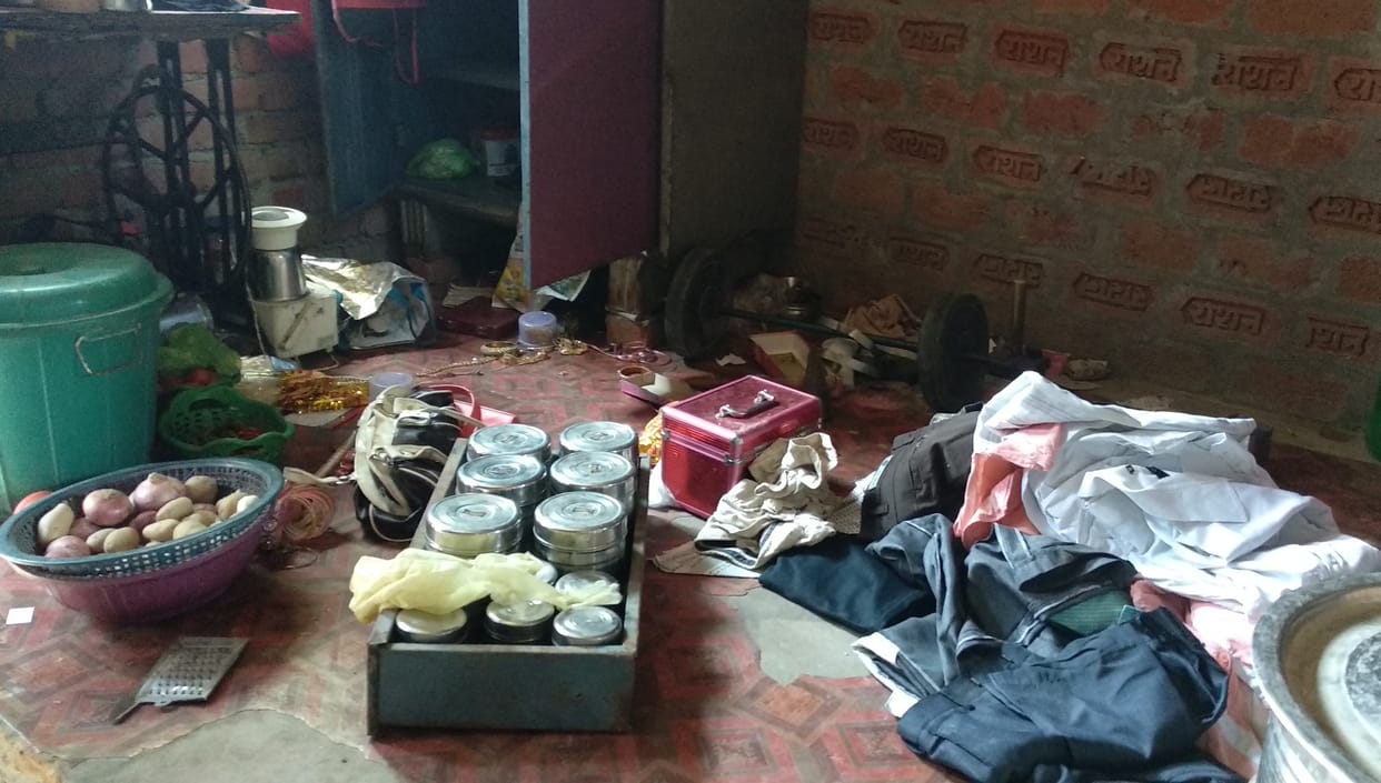 Jewelry including cash stolen in Jalalpur of Chandauli