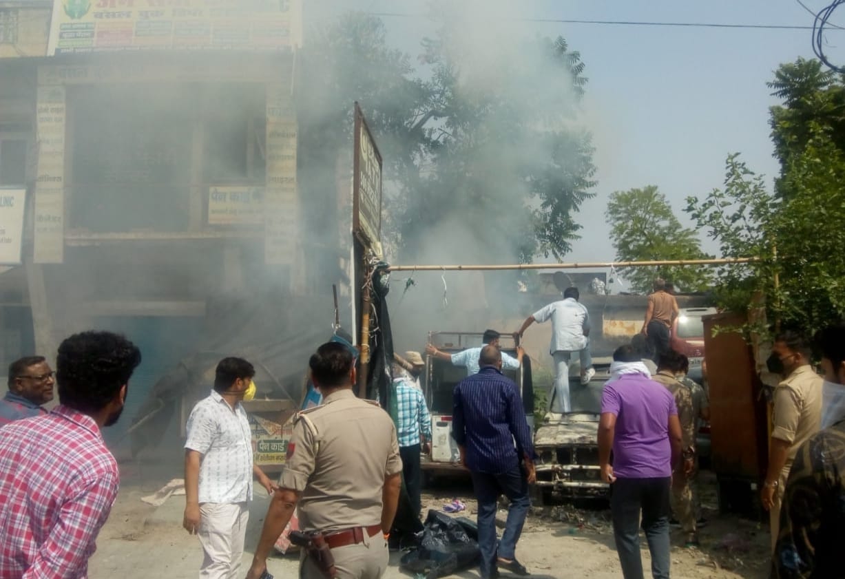Fire in vehicles parked in Kotwali