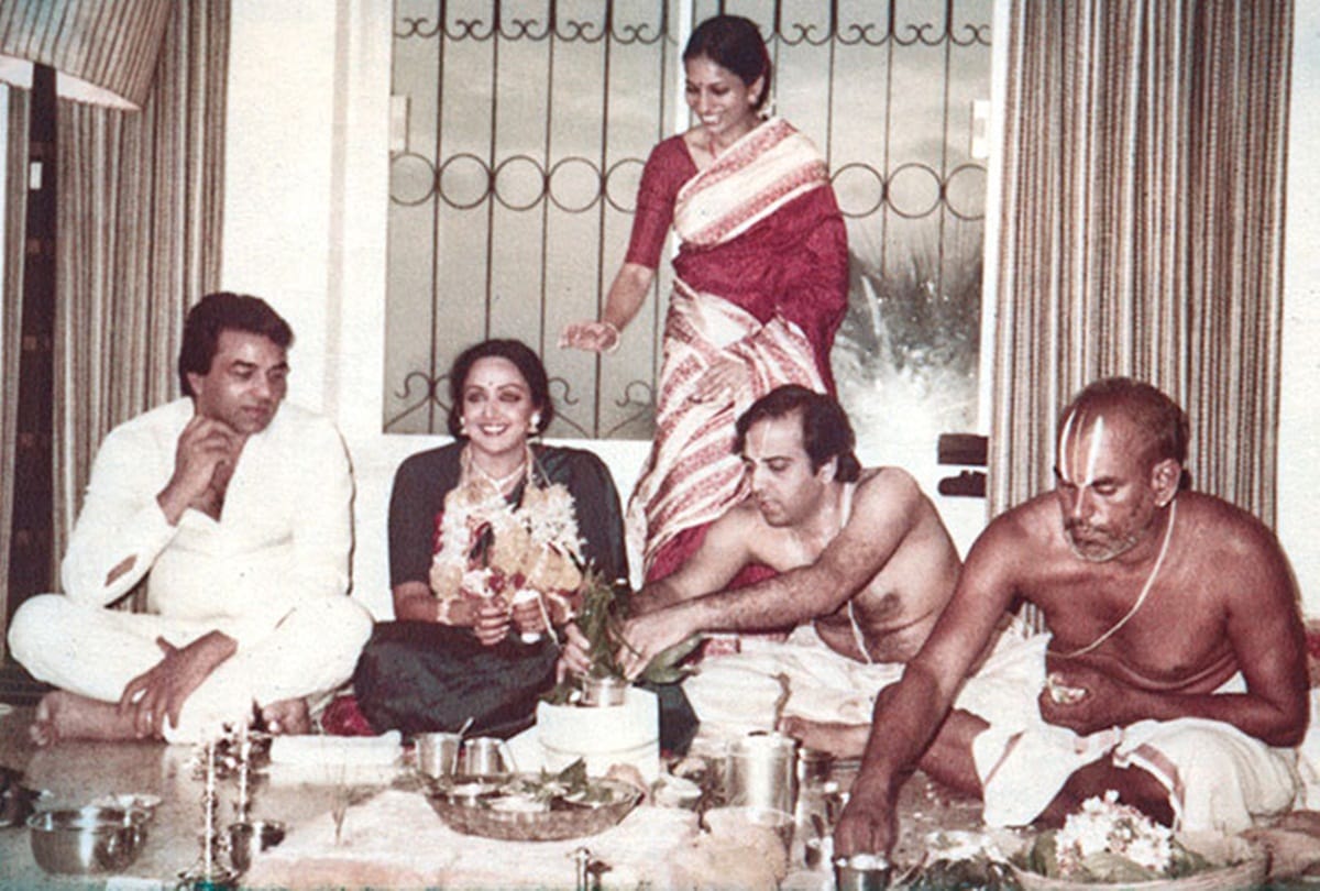 Dharmendra And Hema Malini Love Story On Their Wedding Anniversary