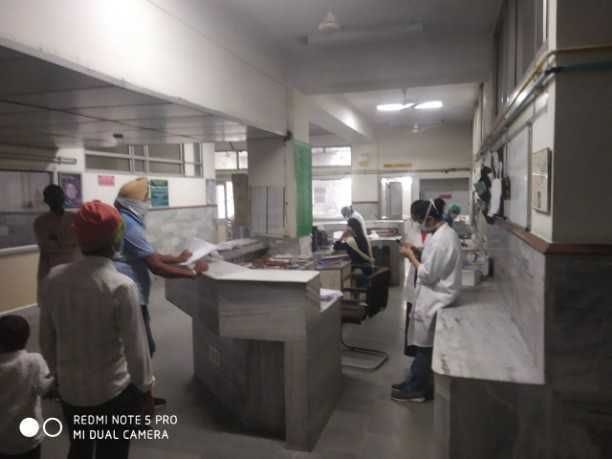 doctors in tension due to Corona infection, junior residents working without mask and kit