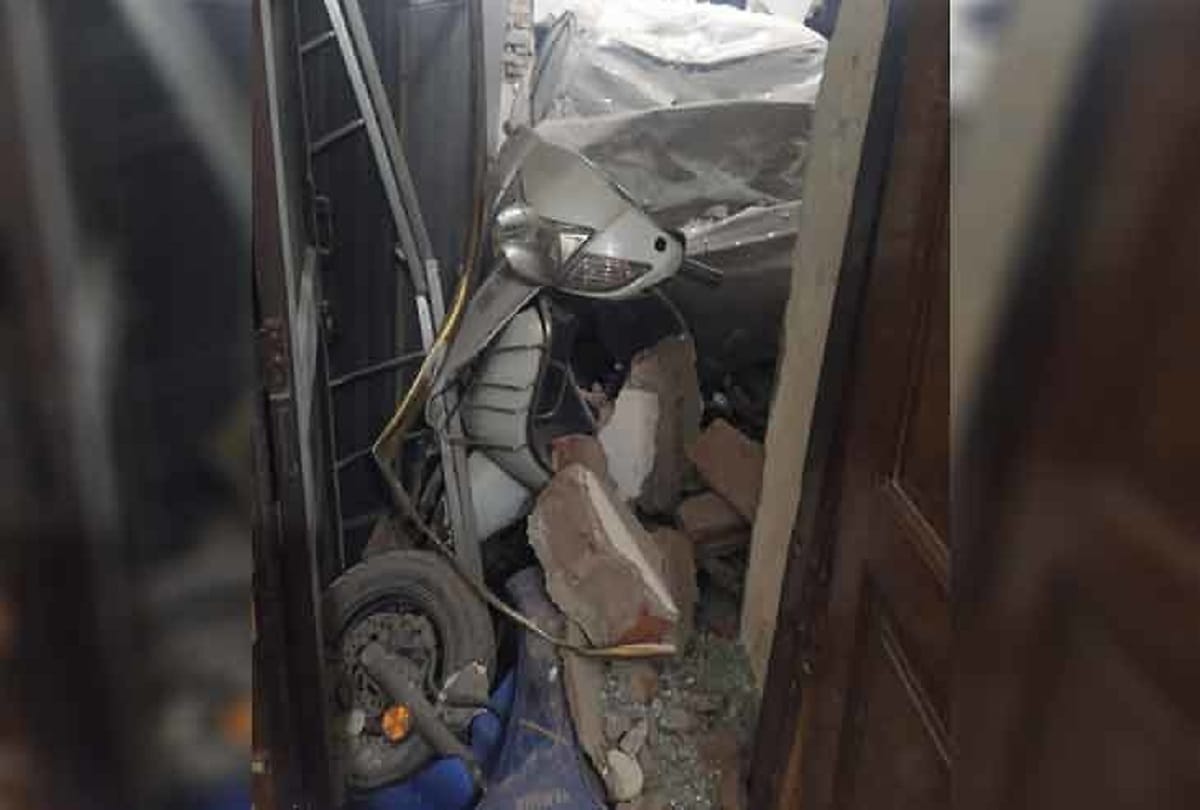 faridabad man collides in boundary wall of house and then car entered in bedroom full house destructed