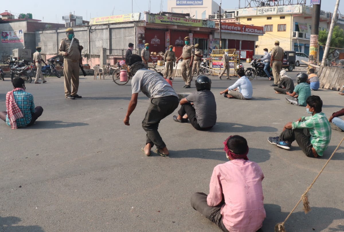 Police punished people for lockdown guideline break in gorakhpur