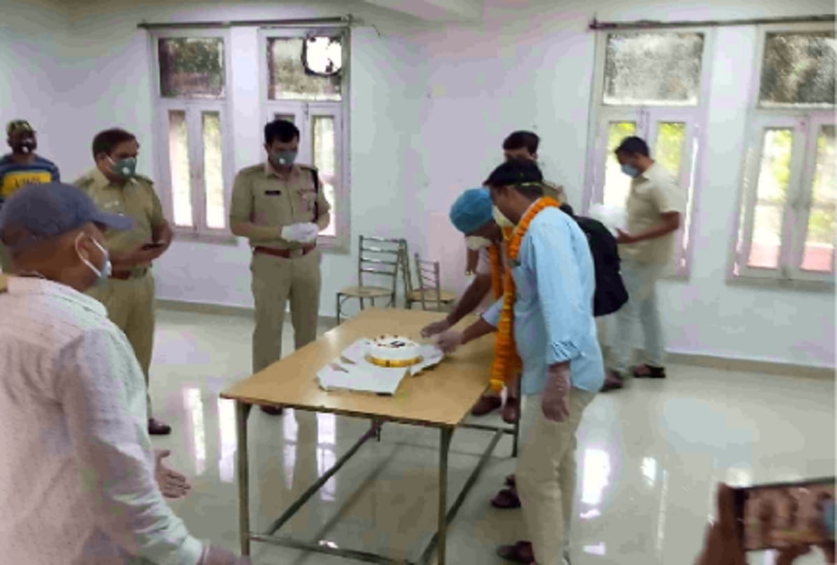 after defeat corona two police man reached police station cut the cake