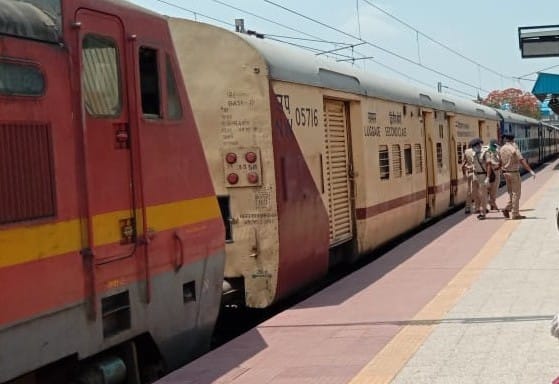 Labor special train going to Patna reached PDDU station