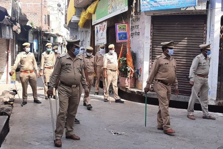 Police marches, appealing to follow lockdown