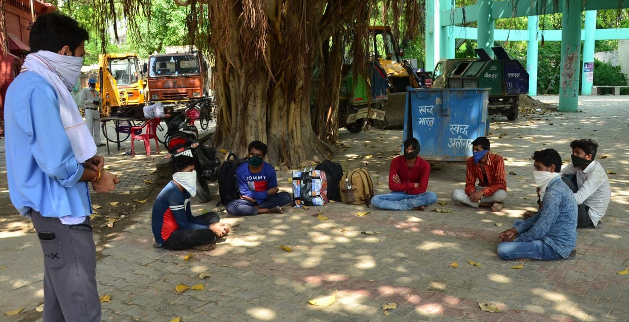 The owner left, did not tolerate hunger, then walked Varanasi from Delhi