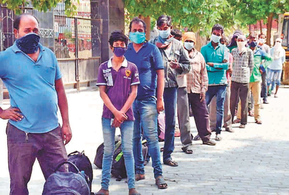 12 people reached pratapgarh from hyderabad