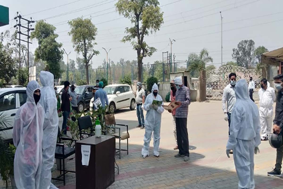 Corona positive woman isolated in Kovid hospital with family, Medical staff gets Quarantine