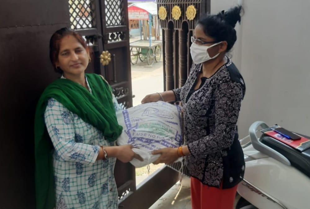 resident welfare associations are helping people during lockdown in lucknow