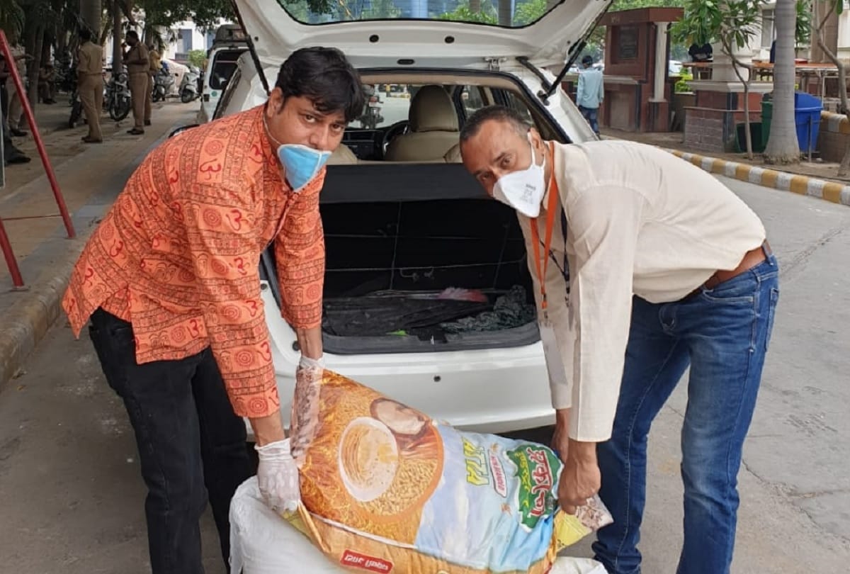 resident welfare associations are helping people during lockdown in lucknow