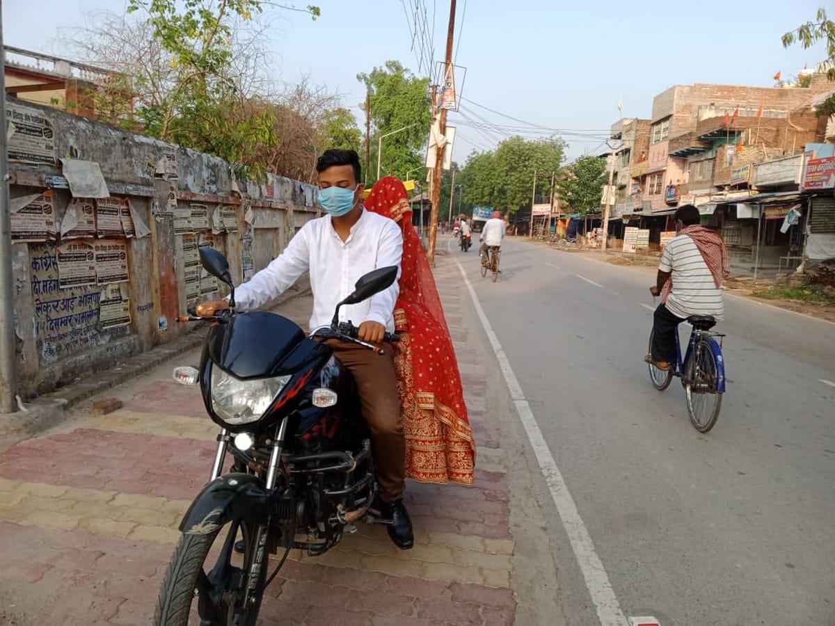 Marriage in Lockdown groom with five baratis went sasural and come back with bride by bike in bhadohi