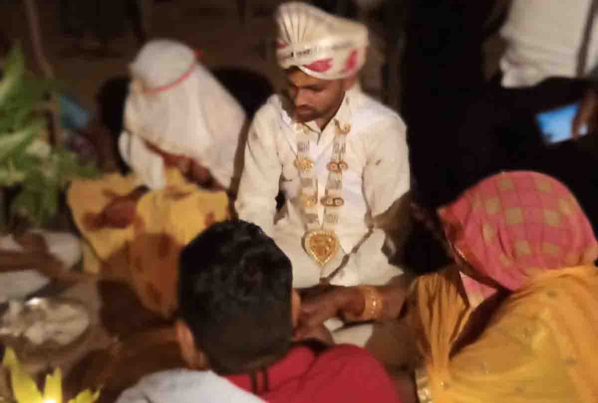 auraiya : The groom reached the bride's house with four people for seven rounds of marriage