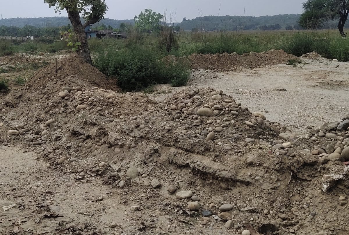 Himachal Pradesh link roads with Punjab have been dug up