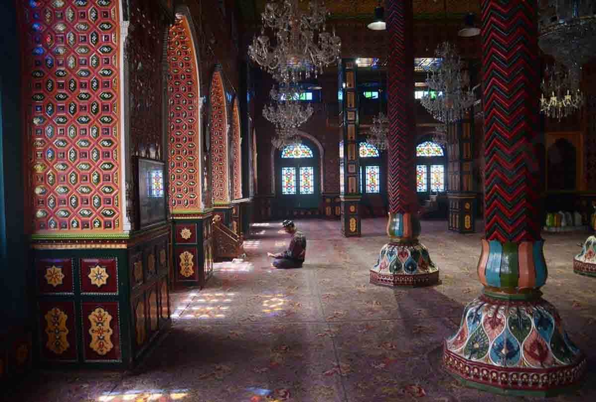 ramadan 2020ः muslims doing Allah's worship in home due to lockdown in jammu kashmir