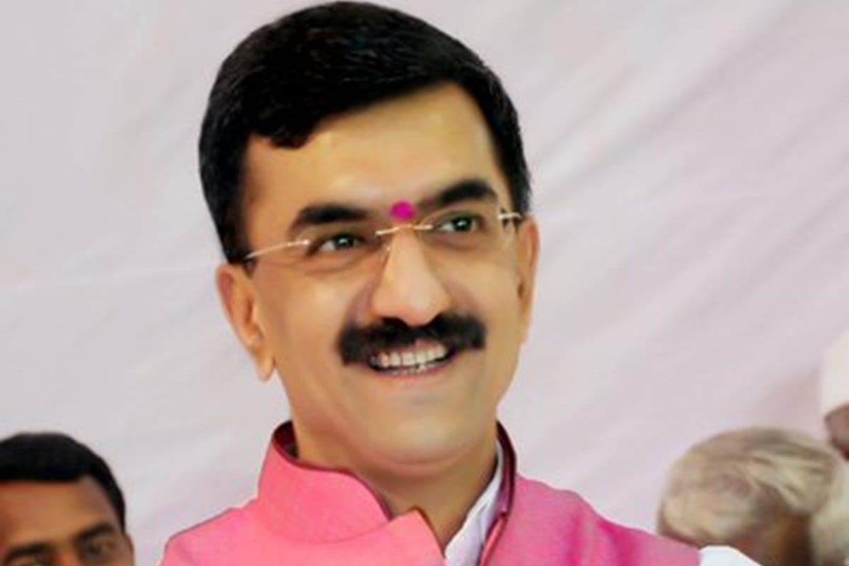 maharashtra Videos of some policemen being attacked emerge govt assure attackers will be arrested soon