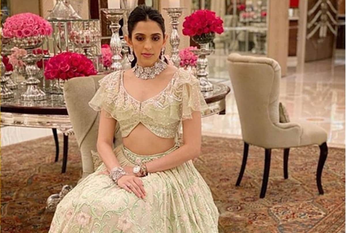 shloka mehta bridal lehenga rare pictures coral green in wedding function akash ambani