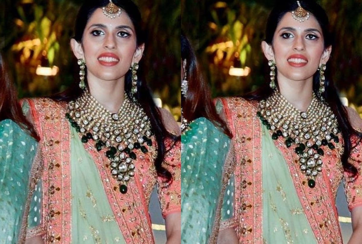 shloka mehta bridal lehenga rare pictures coral green in wedding function akash ambani