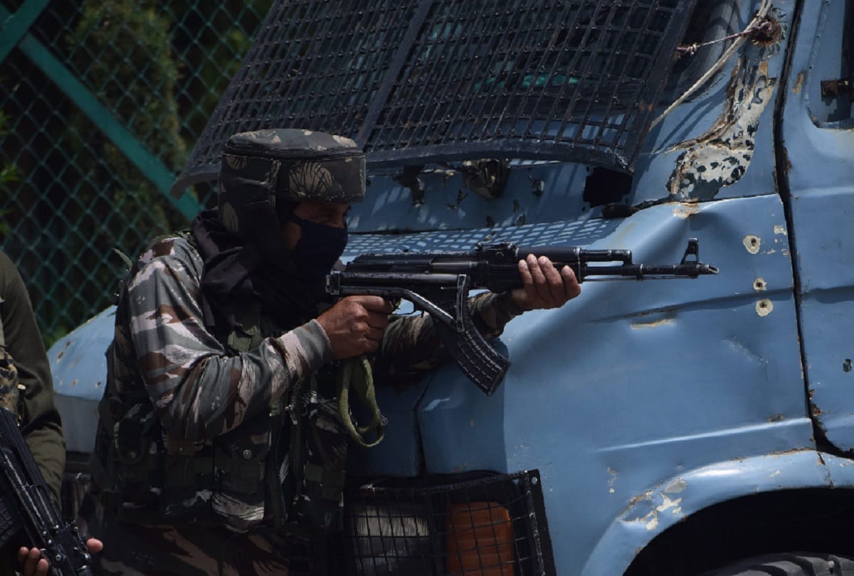 Five soldiers missing including two army officers during Handwara encounter