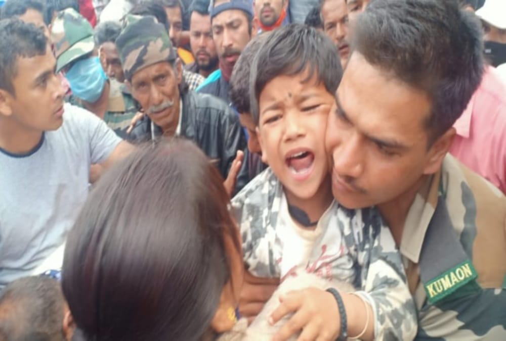 Uttarakhand Martyr Shankar's wife crying on funeral and promis for meet in next birth