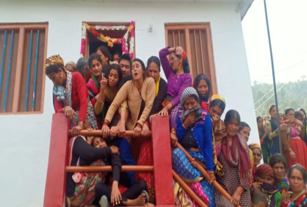 Uttarakhand Martyr Shankar's wife crying on funeral and promis for meet in next birth