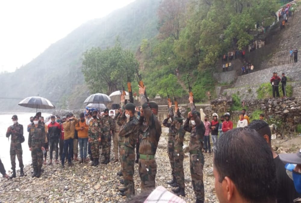 Encounter in jammu kashmir: Uttarakhand martyrs gokarn singh cremation