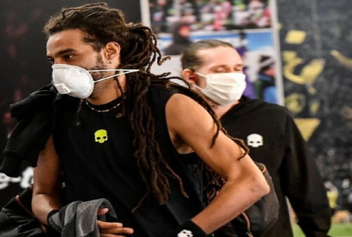 Dustin Brown played tennis wearing Mask in 1st Tennis Tournament Since Coronavirus Brought Sports to a Halt
