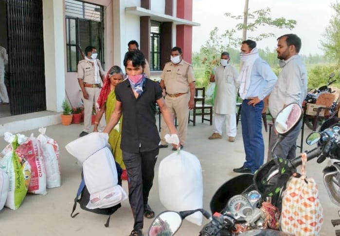 Bicycle workers stopped on the border