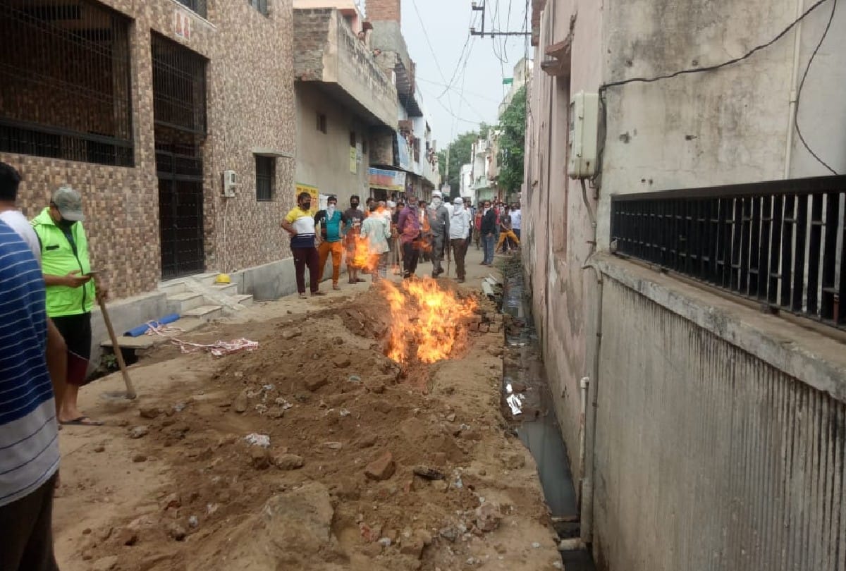 gas pipeline catches fire after leakage in agra