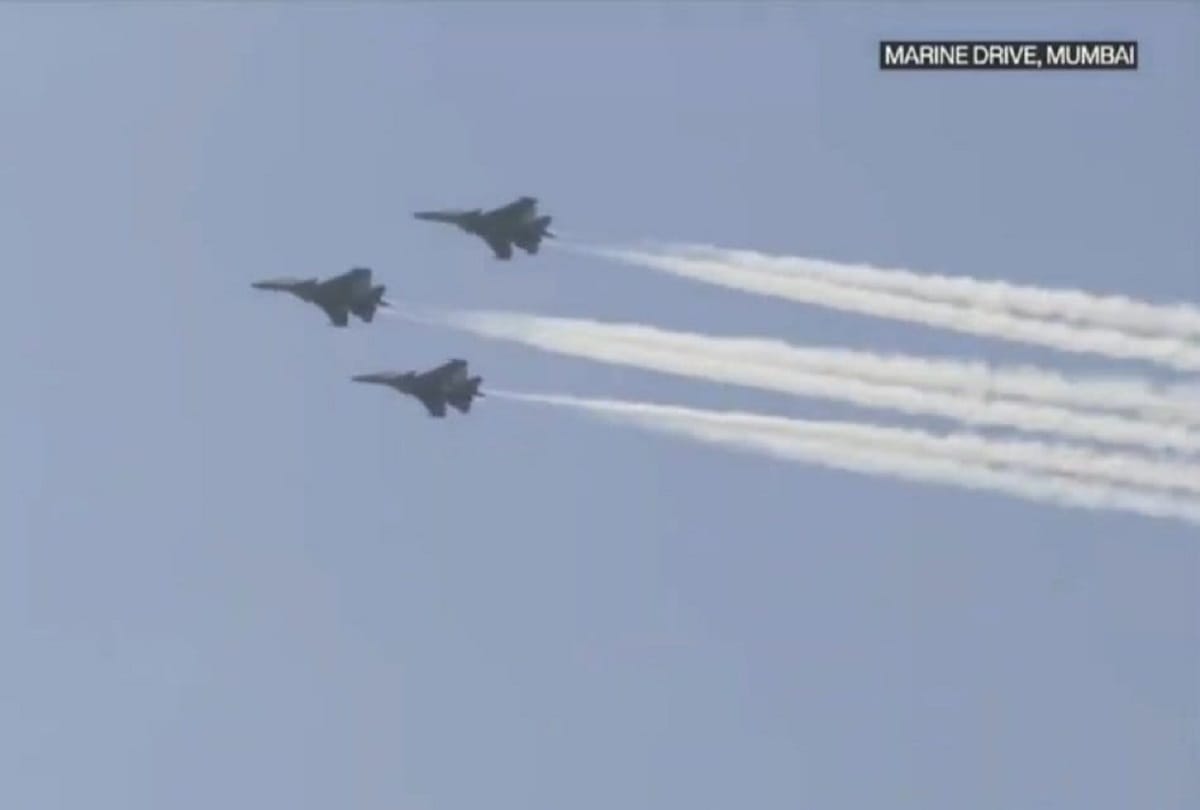 Indian Armed Forces pay tribute to Corona Warriors, Air Force Navy and Army salute to Doctors Nurses and Health Workers