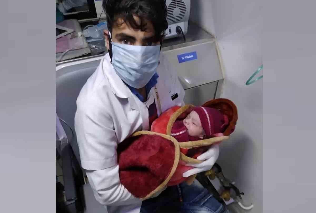 108 Ambulance proved a boon for Zarina, gave birth to child in Ambulance, this appeal to women