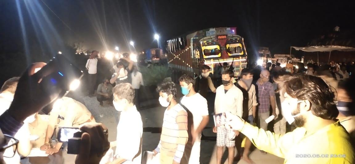 Thousands of workers stopped at Jhansi border, commotion