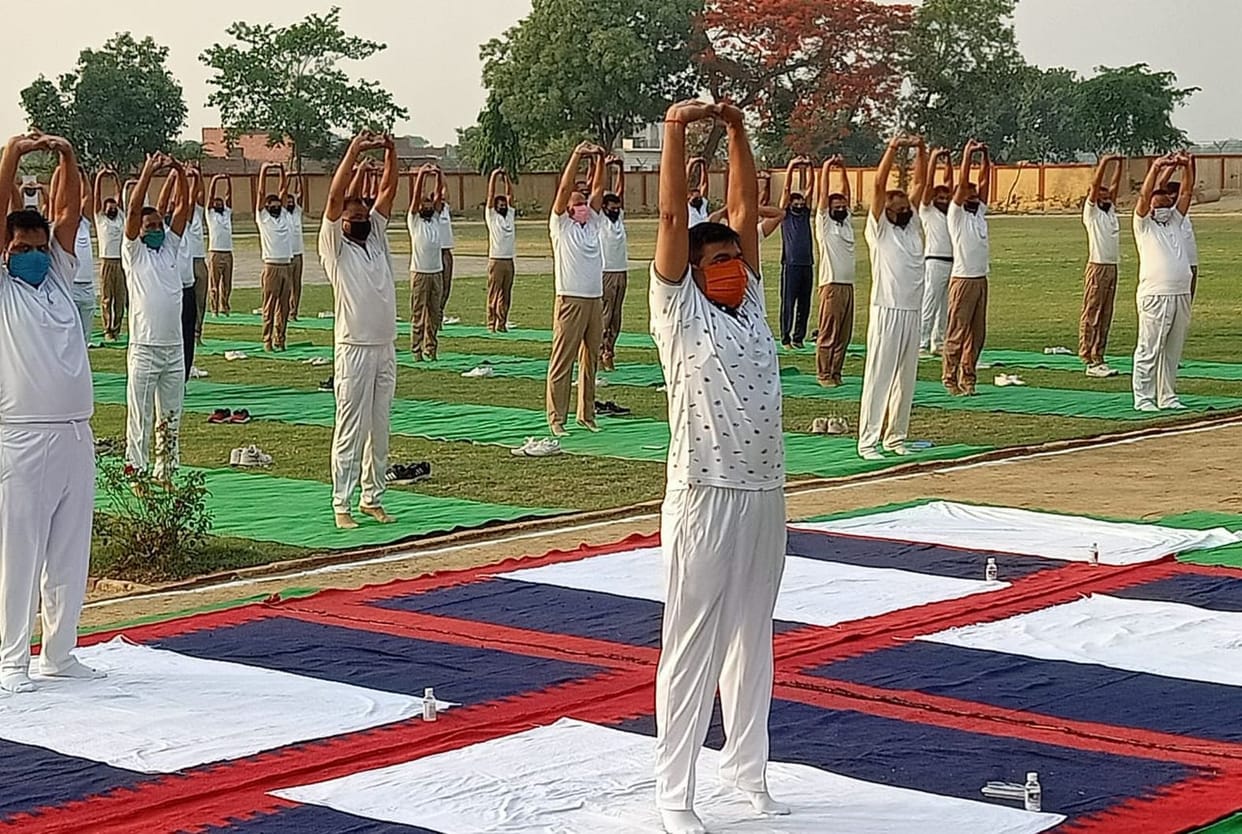 Police is doing yoga to beat Corona