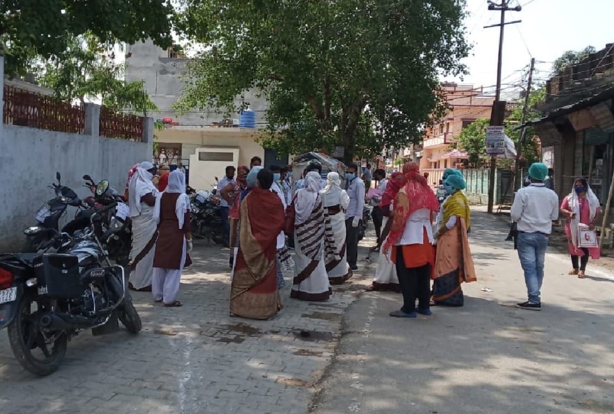 Health department neglectence Men run away from quarantine center in gorakhpur