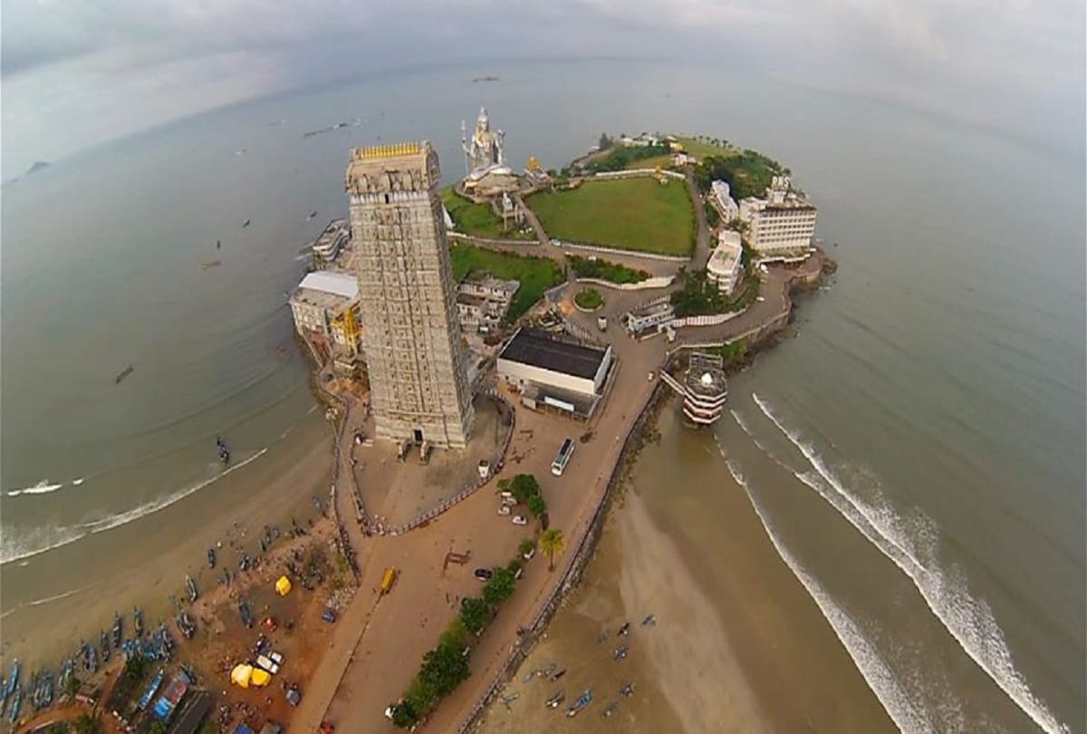 Murudeshwar Temple in Karnataka it is famous for the worlds second tallest Lord Shiva statue