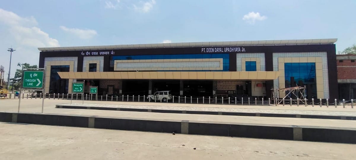 PDDU railway station junction silence during lockdown