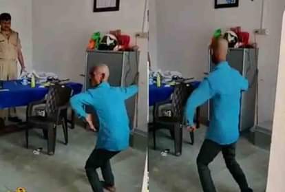 चौकी में डांस करता युवक