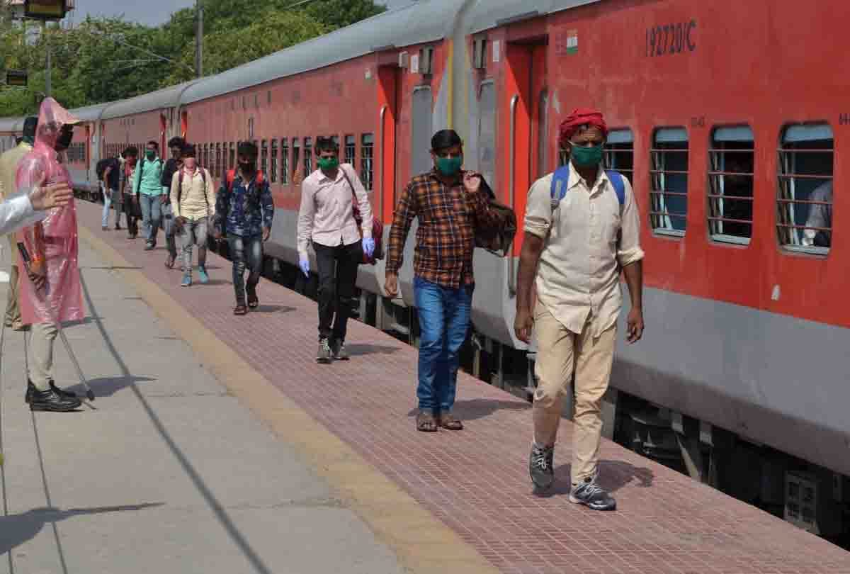 lockdown: Train filled with workers reached Kanpur from Gujarat