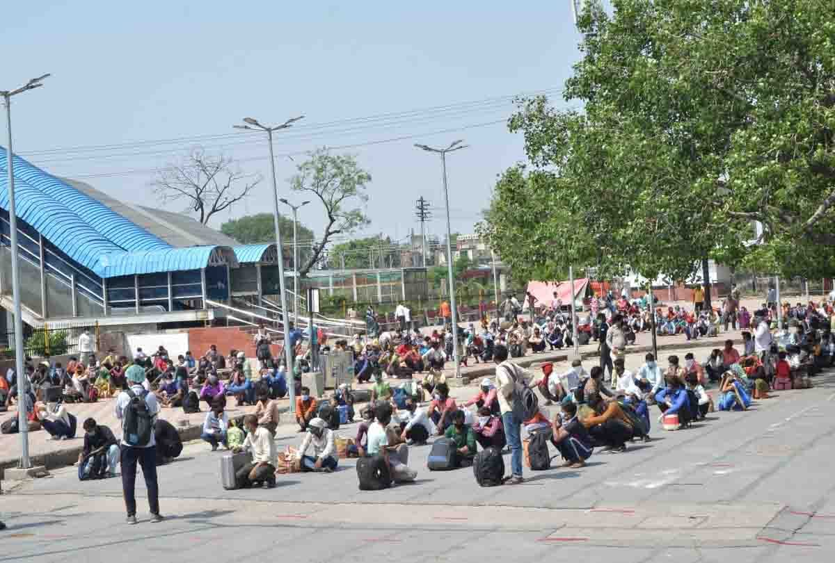 lockdown: Train filled with workers reached Kanpur from Gujarat