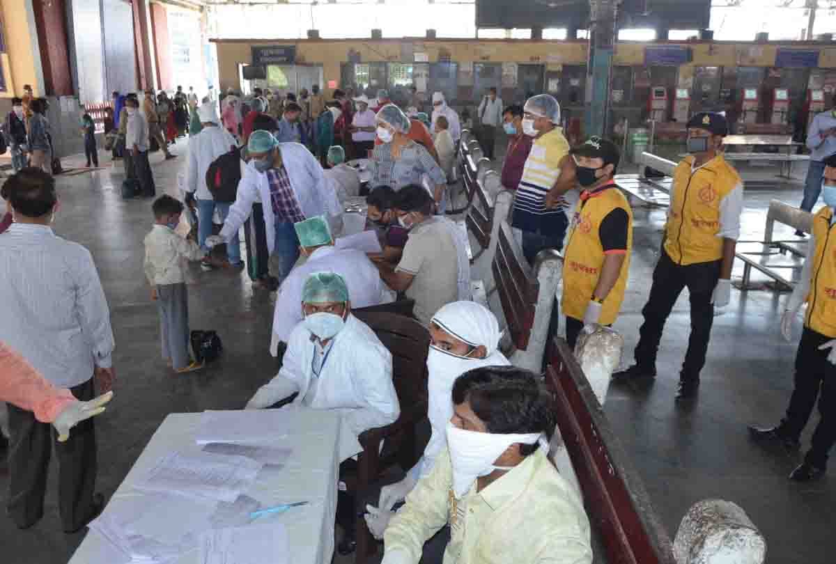 lockdown: Train filled with workers reached Kanpur from Gujarat