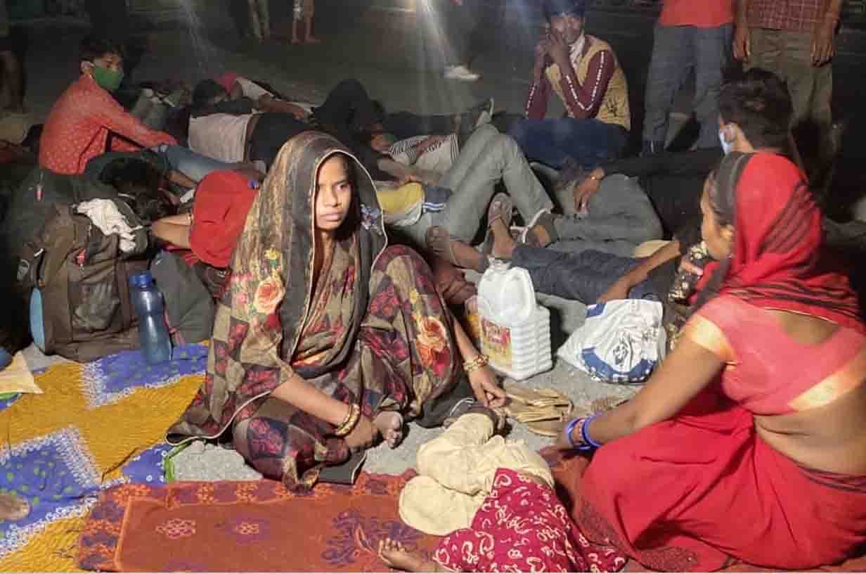 Thousands of workers came from other states on the Jalaun border