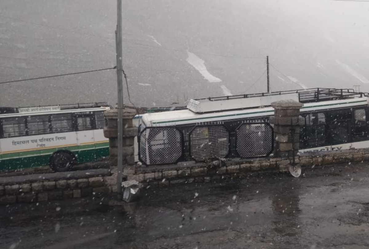 Fresh snowfall in rohtang keylong lahaul spiti yellow alert in next two days