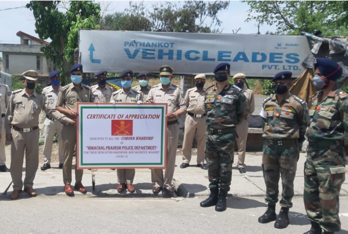 army honoured corona warriors in kangra in imachal pradesh