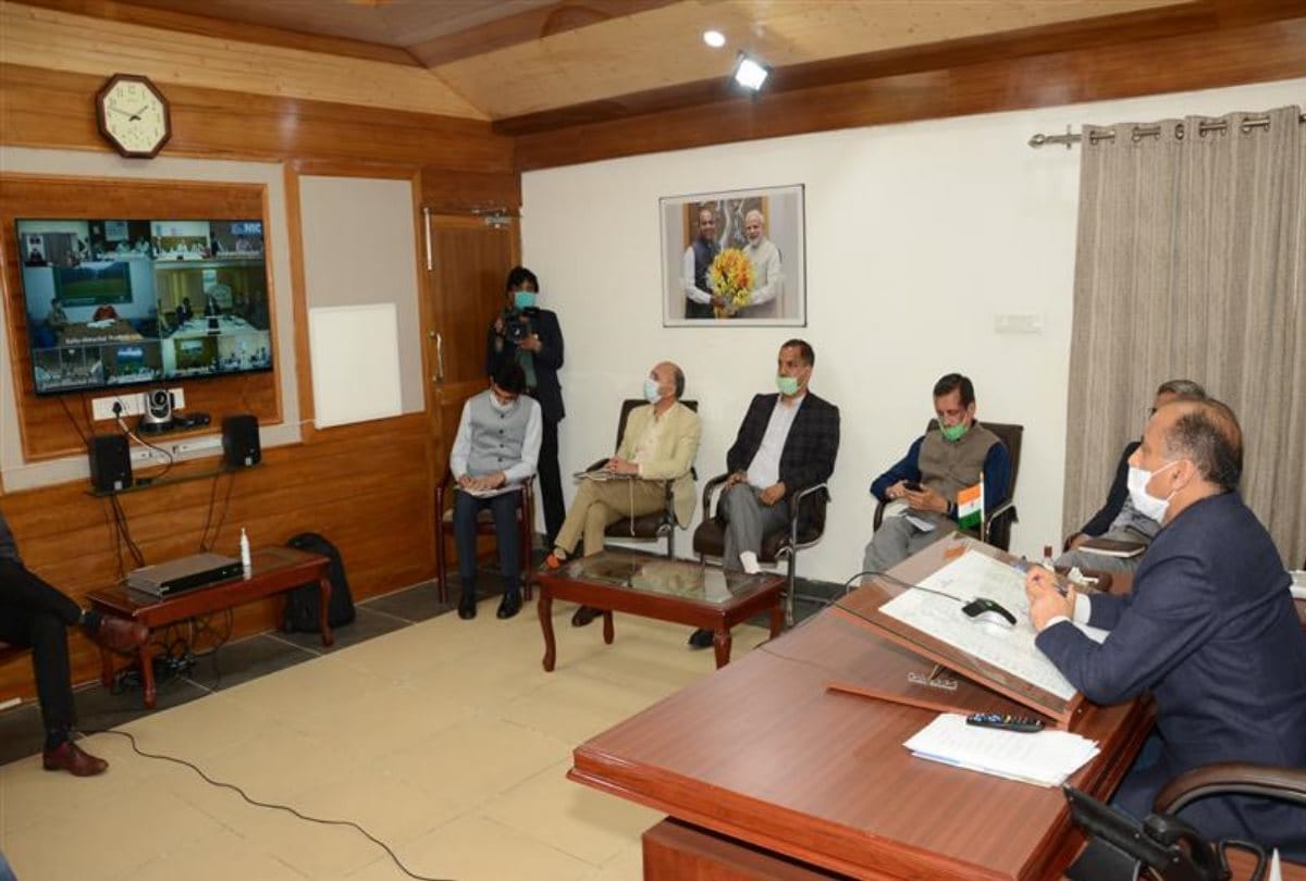 Keep distance from in home quarantine: CM Jairam Thakur