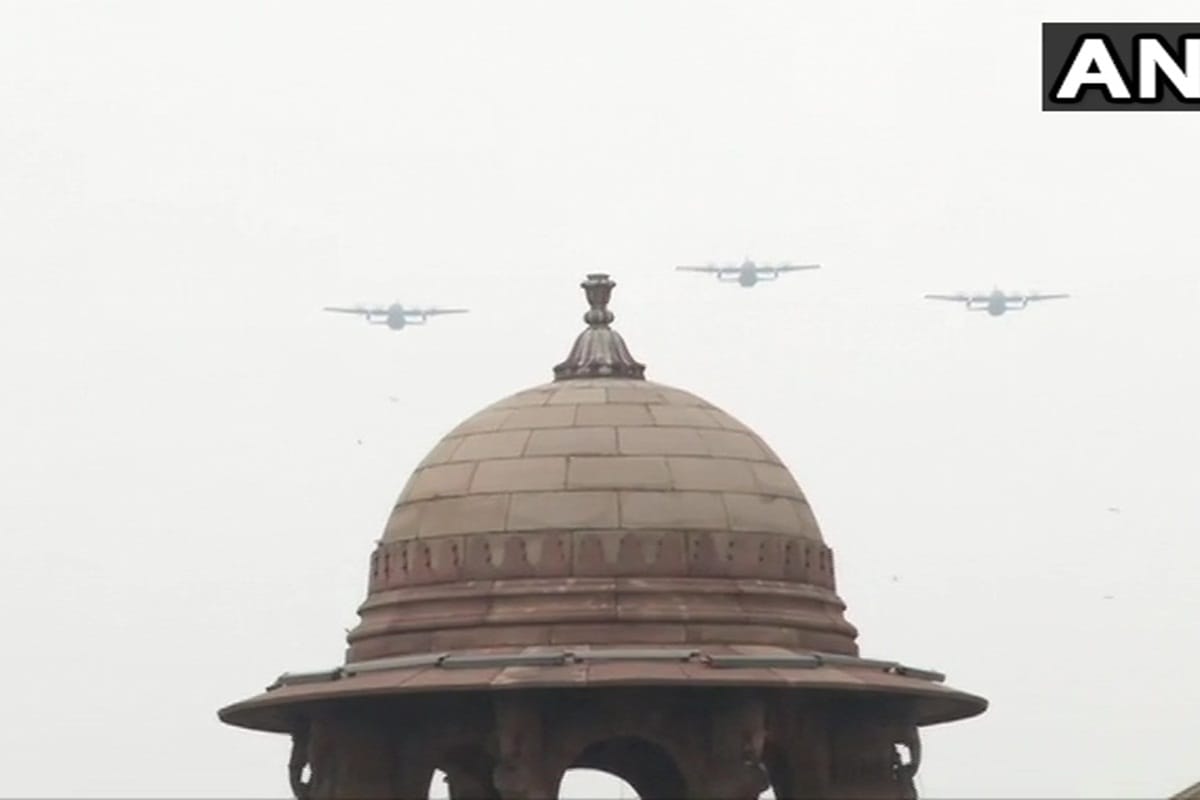 Indian Armed Forces pay tribute to Corona Warriors, Air Force Navy and Army salute to Doctors Nurses and Health Workers