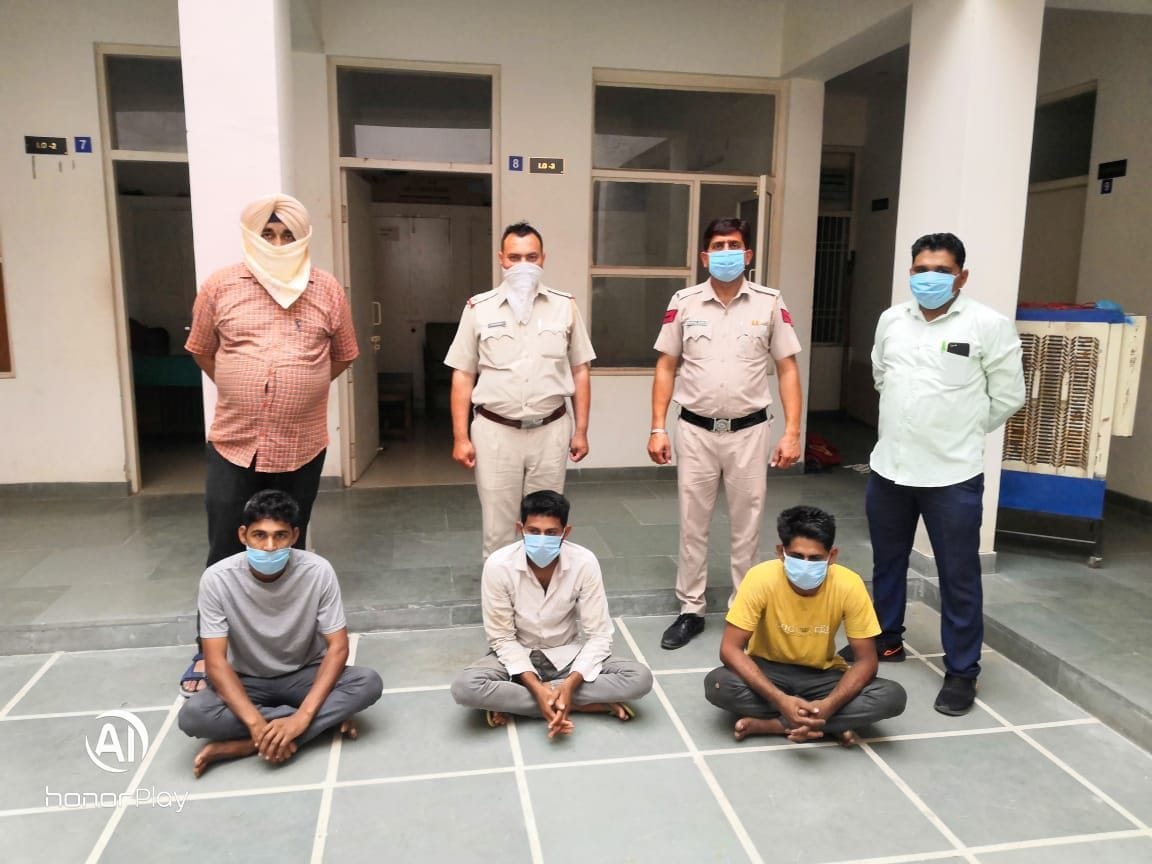 three youth arrested with 155 gram heroin