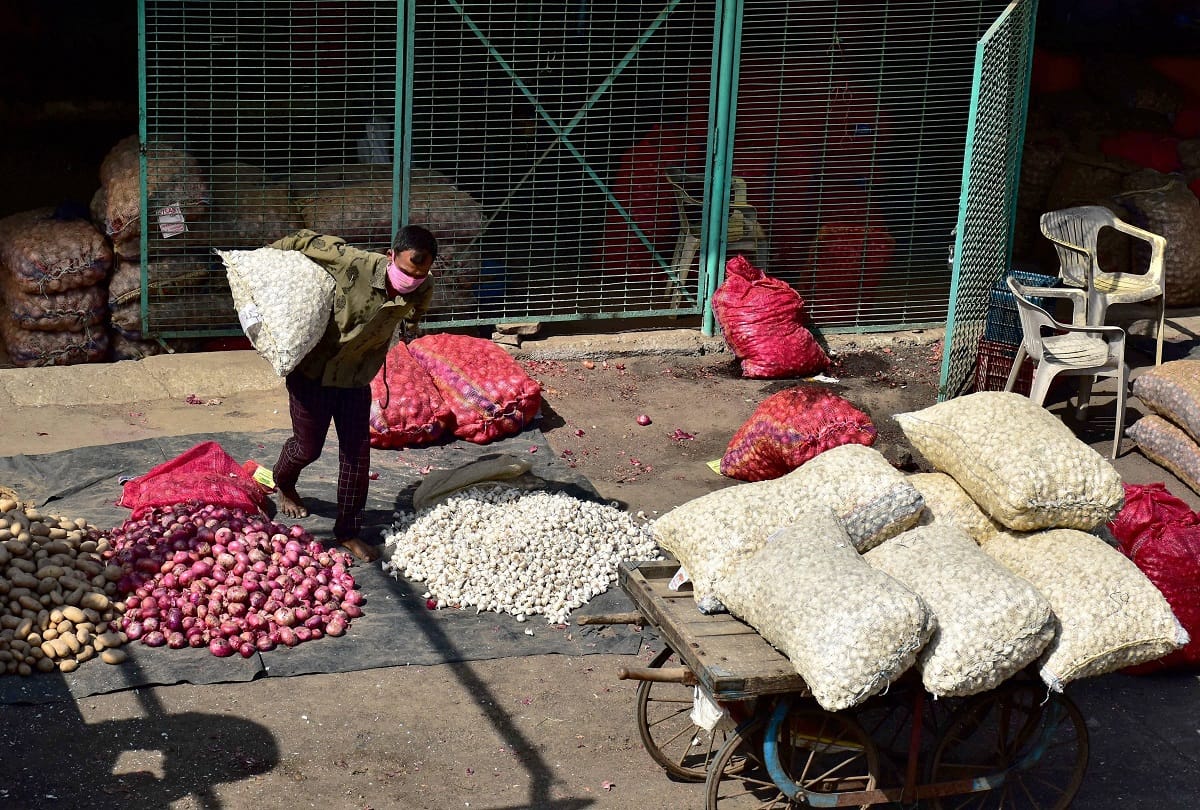 Jaipur Jeweller Hukumchand Soni selling vegetable due to covid19 Lockdown