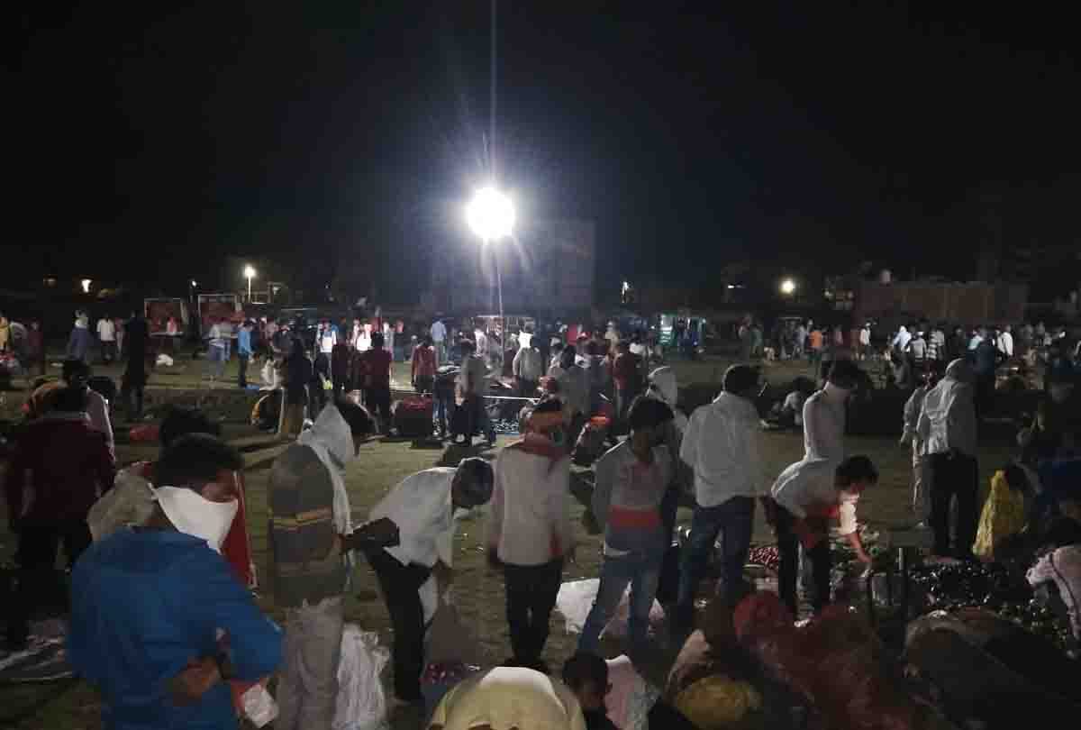lockdown: Vegetable market are decorated in the middle night, the crowd are looking