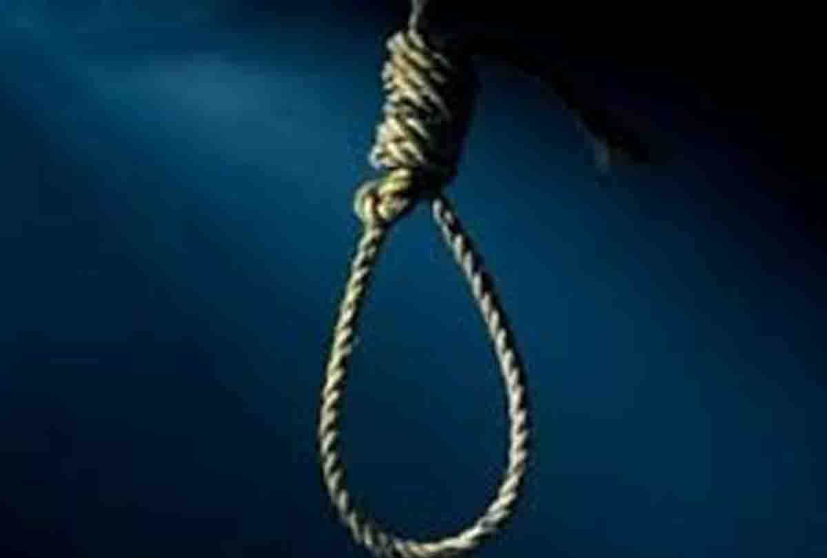 Dead body of youth found hanging in hardoi